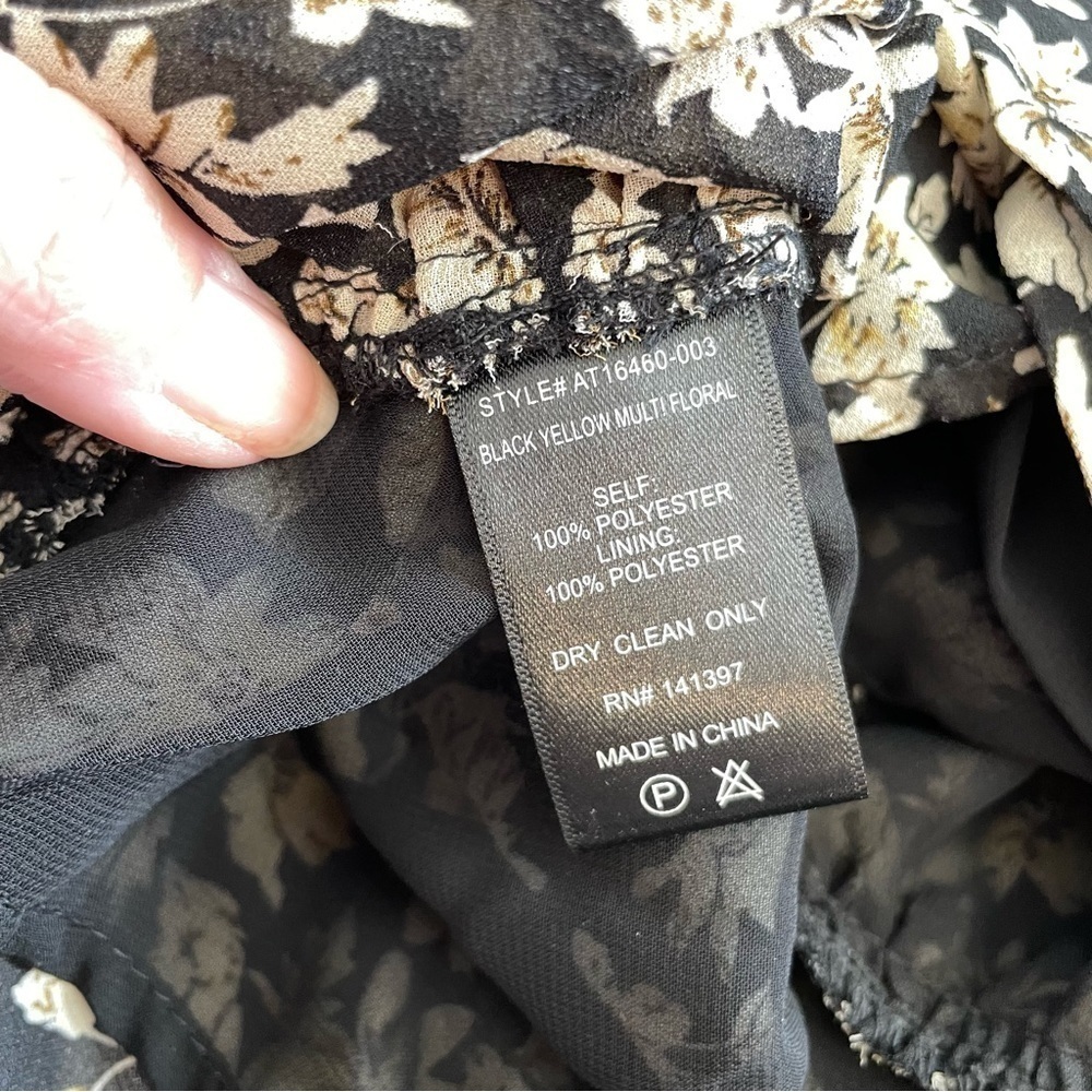 ASTR Black Floral Wrap Front Black Yellow Floral Long Sleeve Top Blouse Size Med - Picture 8 of 10
